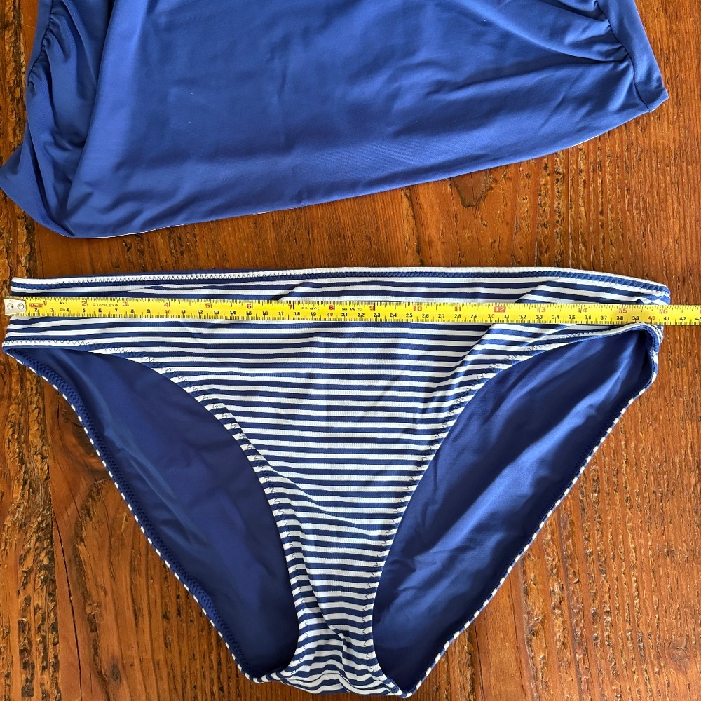 Tommy Bahama Reversible Bikini Bottoms Blue and White Strip Med or Large?